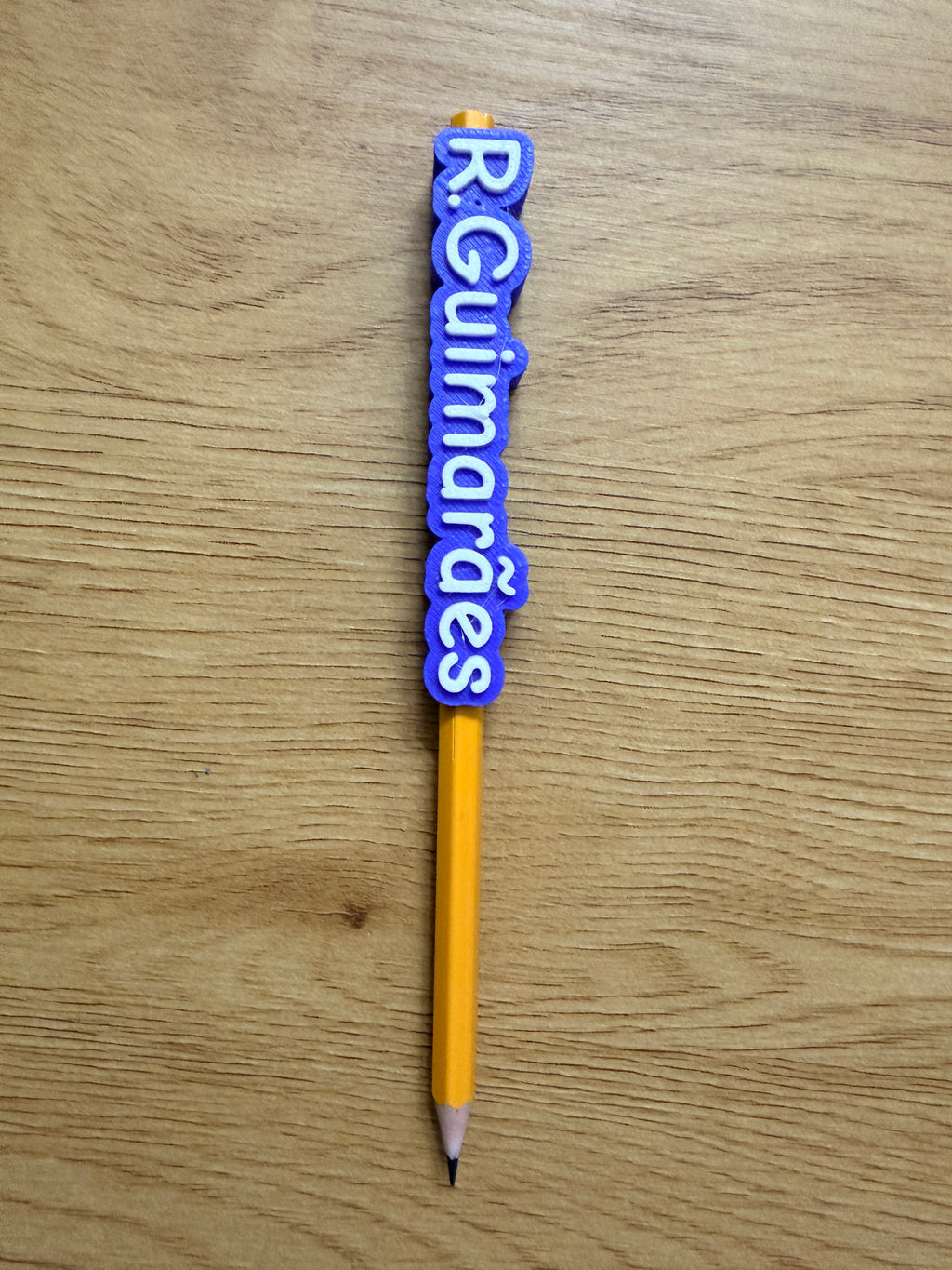 Adorno para lápis personalizado com nome